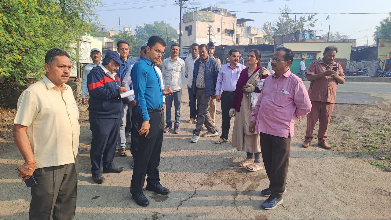 सोलापूर शहरात आयुक्तांचा पाहणी दौरा; स्वच्छता, सार्वजनिक सुविधा सुधारण्यासाठी तत्काळ निर्देश...