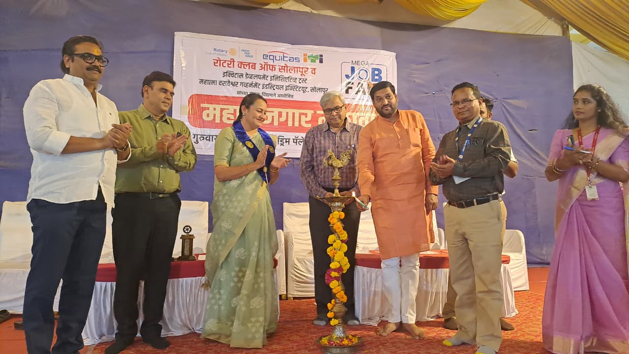 Youth's spontaneous response to Maharojgar Mela