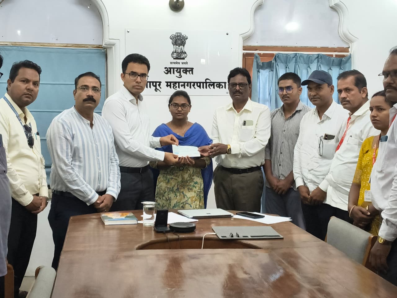 Education Department extends a helping hand to a contractual colleague's family; financial aid of five lakh rupees handed over.