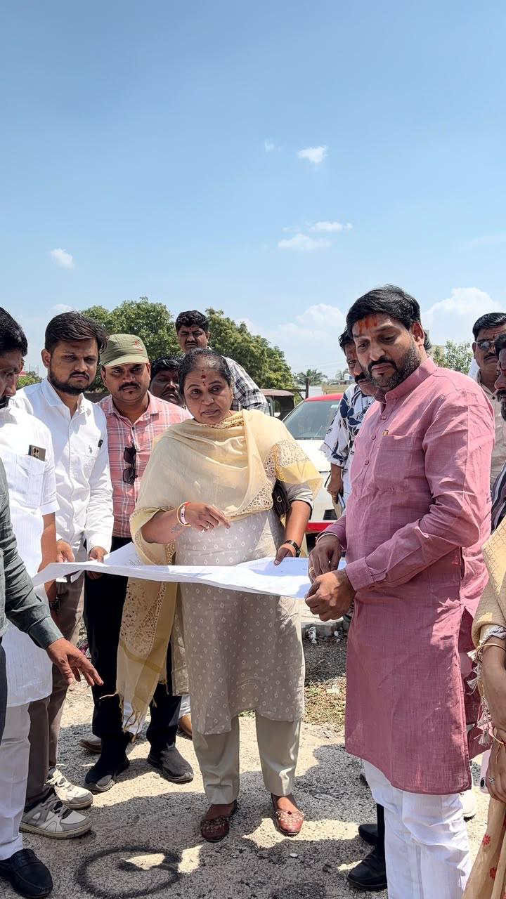 Mayor and office-bearers visit the charging station at the Dr. Babasaheb Ambedkar parking lot.