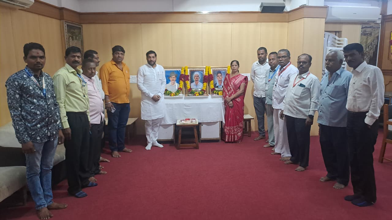 सोलापूर महानगरपालिकेच्या वतीने शहिद भगतसिंग, शहिद सुखदेव, शहिद राजगुरू यांच्या पुण्यतिथी