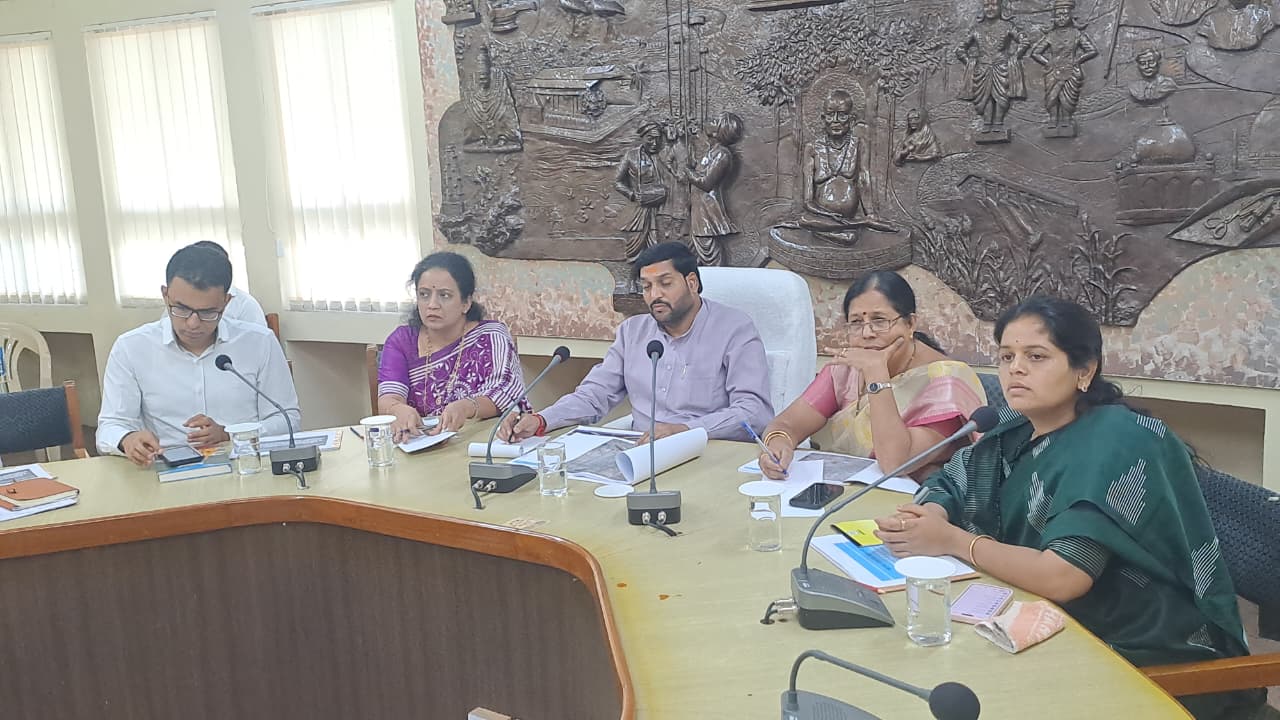 Detailed review of 74 drains, proposed 19 drain development works and drain cleaning in Solapur city